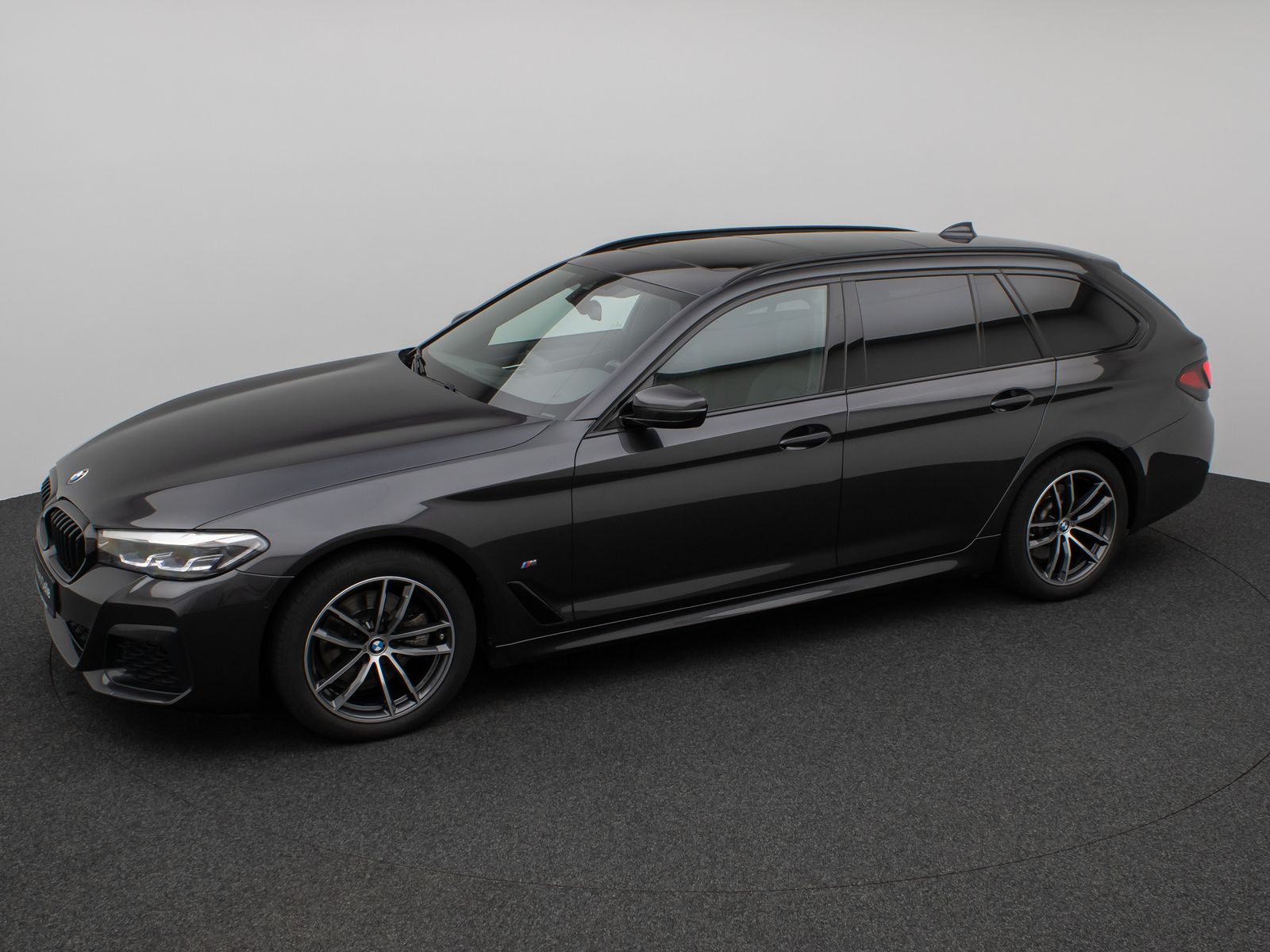 Fahrzeugabbildung BMW 520d xD M Sport Panorama Kamera DAB AHK Alarm