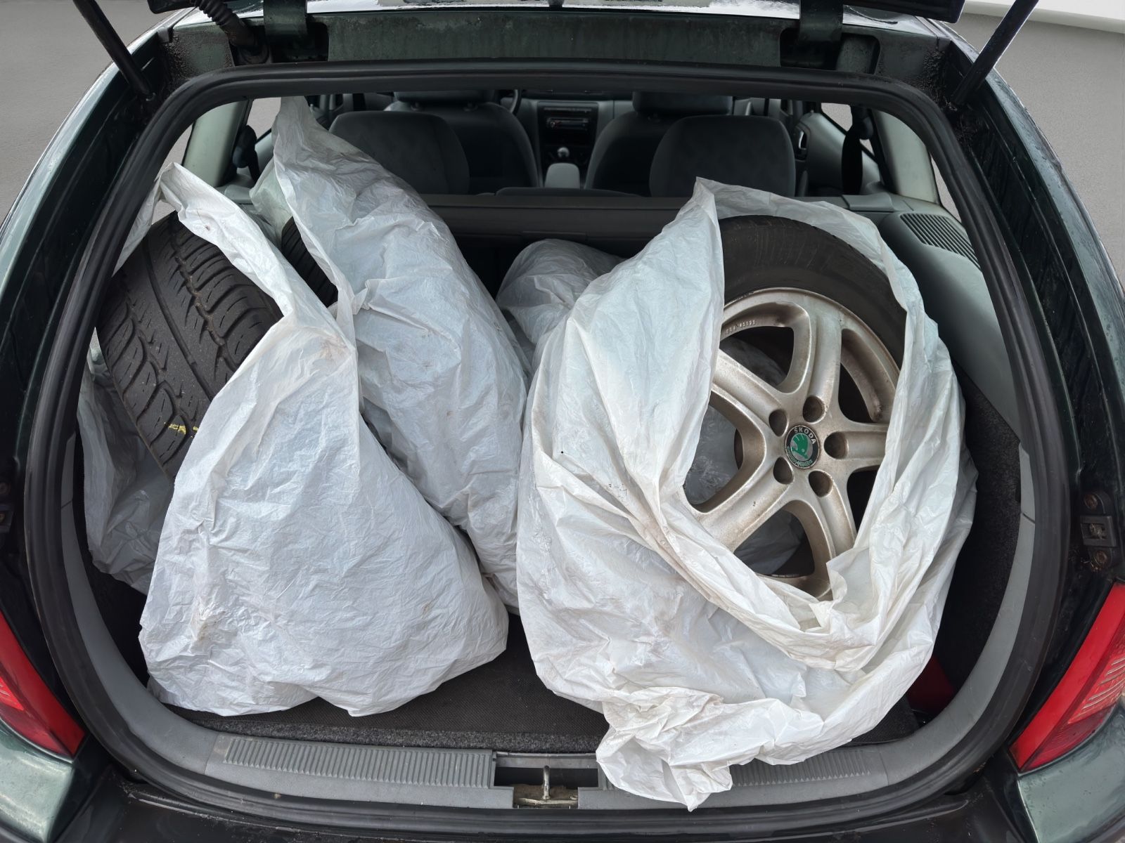 Fahrzeugabbildung SKODA Octavia/Klima/El.Schiebedach/Sitzhzg./S-W-Reifen