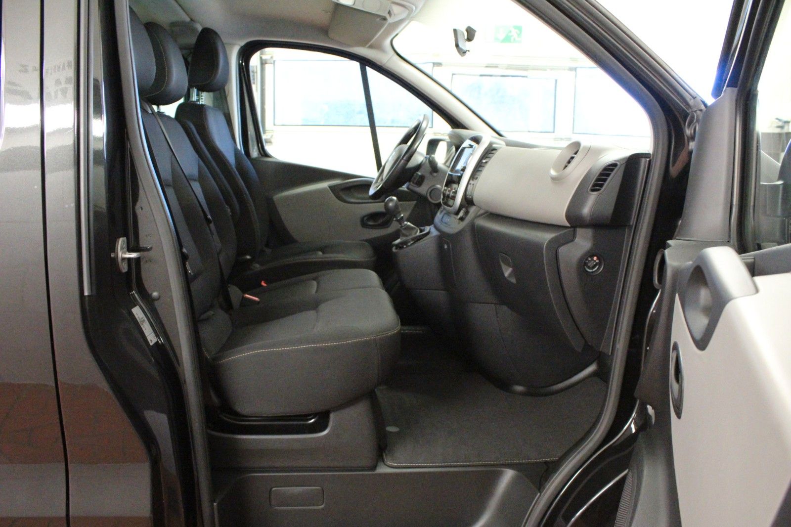Fahrzeugabbildung Renault Trafic Grand dCi 145 Passenger *Navi*AHK*