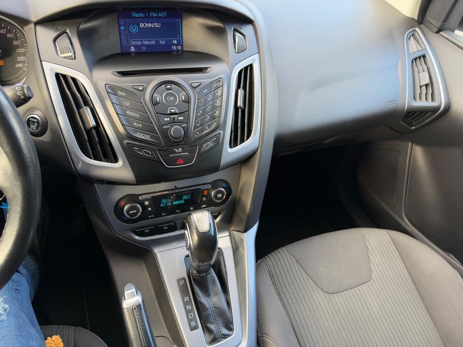 Ford Focus 2014 — photo 15