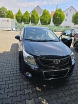Toyota Avensis - Toyota Avensis mit Diesel-Antrieb: Kombi, Automatik