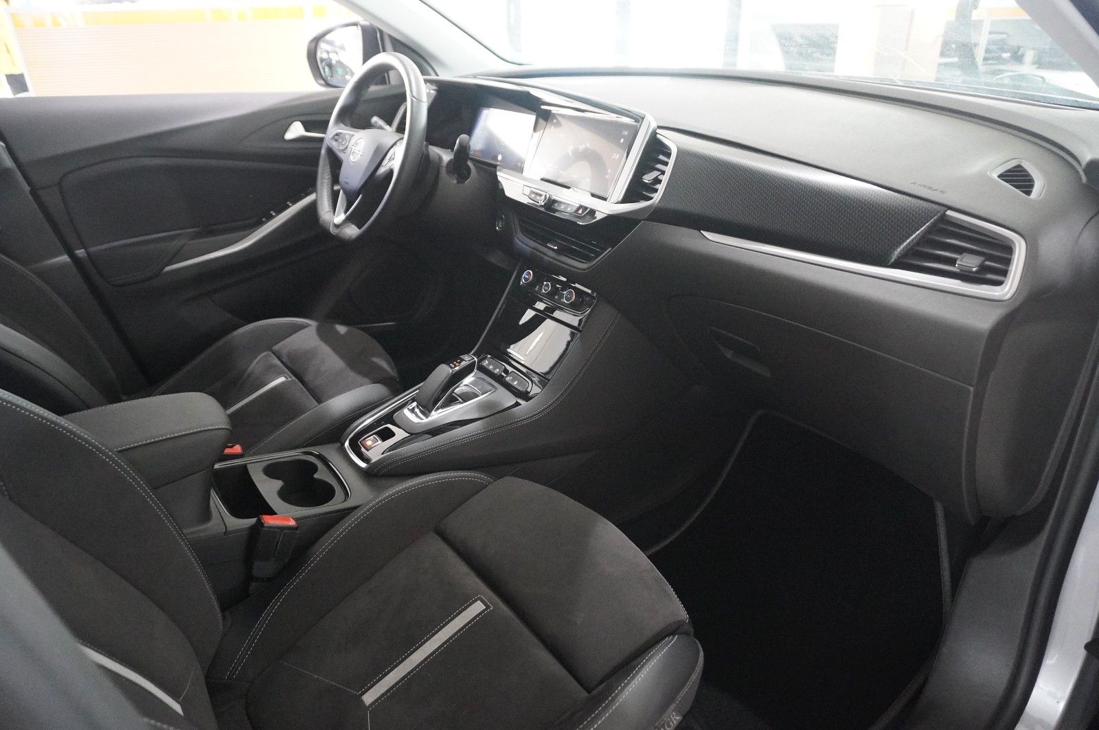 Fahrzeugabbildung Opel Grandland (X) 1.6T GSe 4HYBRID NAVI/LED/KAMERA