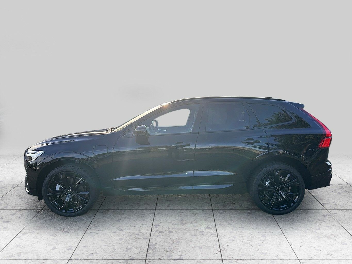 Volvo XC60 T6 PLUS BLACK ED. AHK imagem 3
