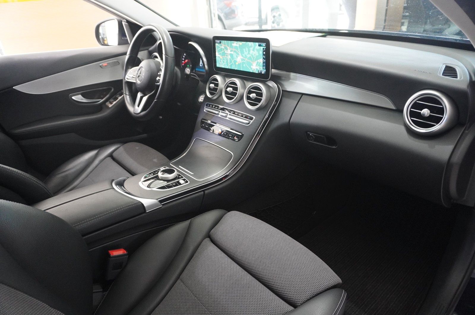 Fahrzeugabbildung Mercedes-Benz C 220 D LIM. AVANTGARDE NAVI/LED/KAMERA/SHZ/AHK