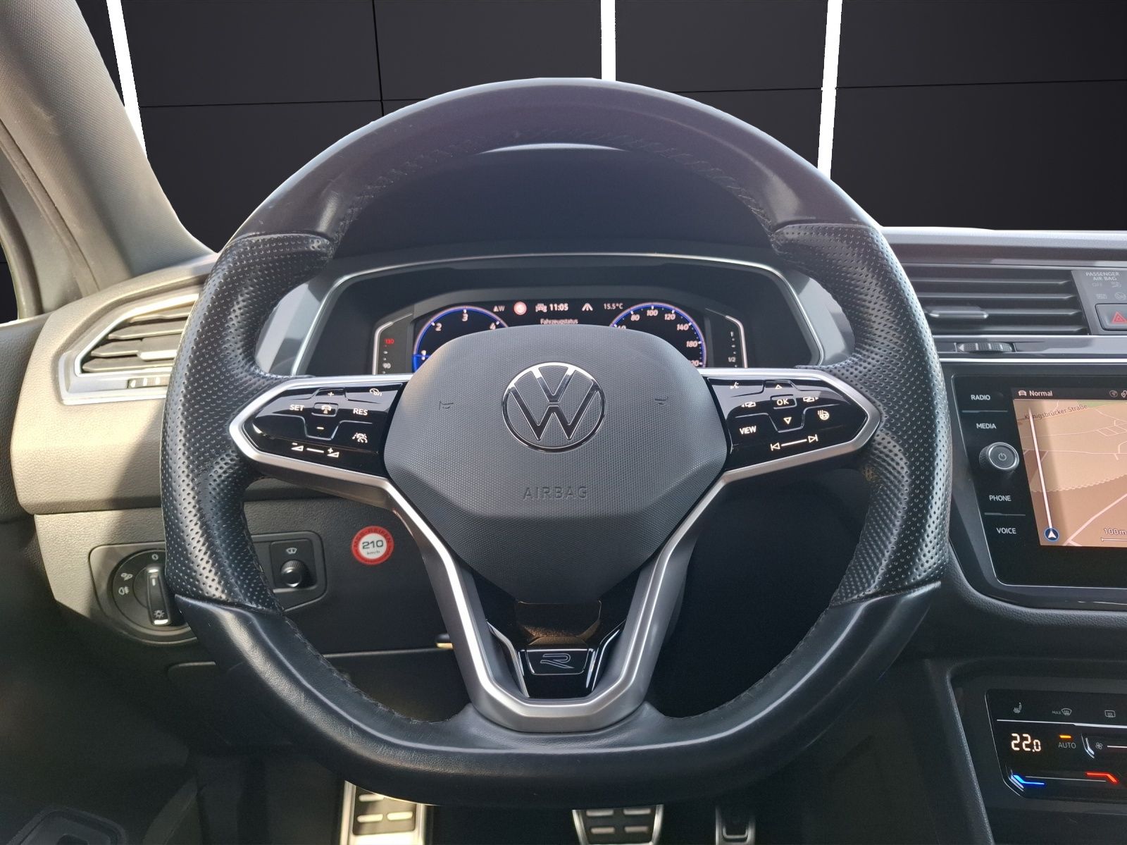 Fahrzeugabbildung Volkswagen Tiguan Allspace TDI R-Line DSG 4M Matrix AHK Nav