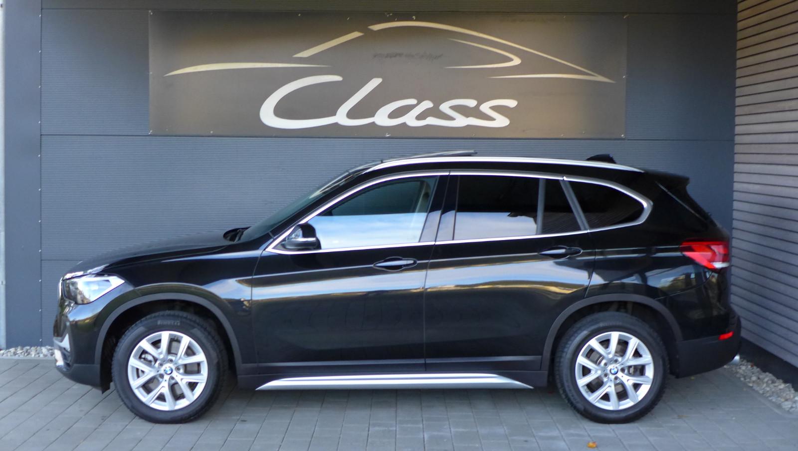 BMW X1x Drive 20i x Line/PanoD/18" Sommer+Winterr äder
