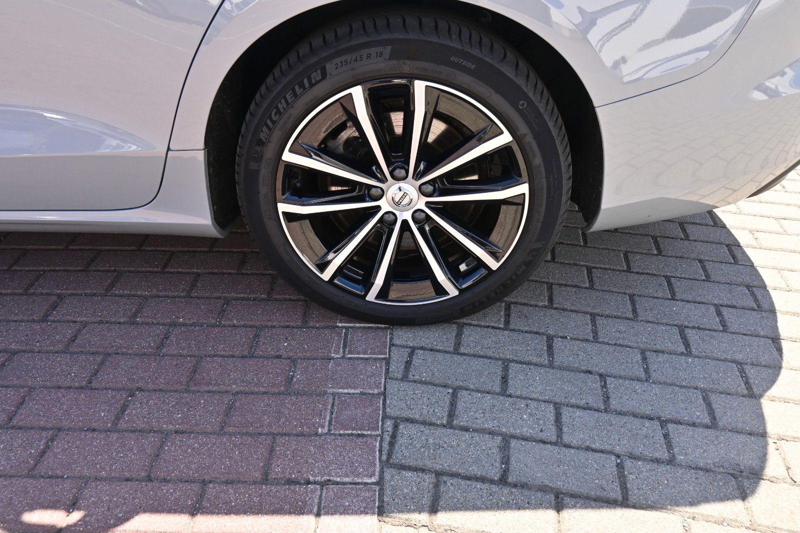 Fahrzeugabbildung Volvo V60 T6 AWD PHEV Essential*Leder*AHK*PDC*
