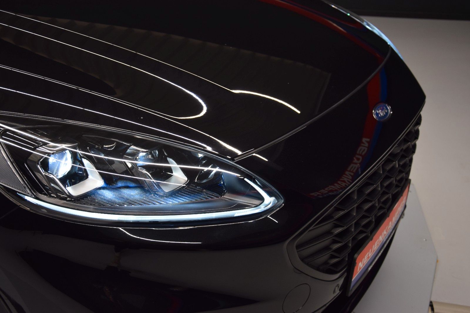 Fahrzeugabbildung Ford Kuga ST-Line X Pano HuD Leder ACC Kamera B&O Amb