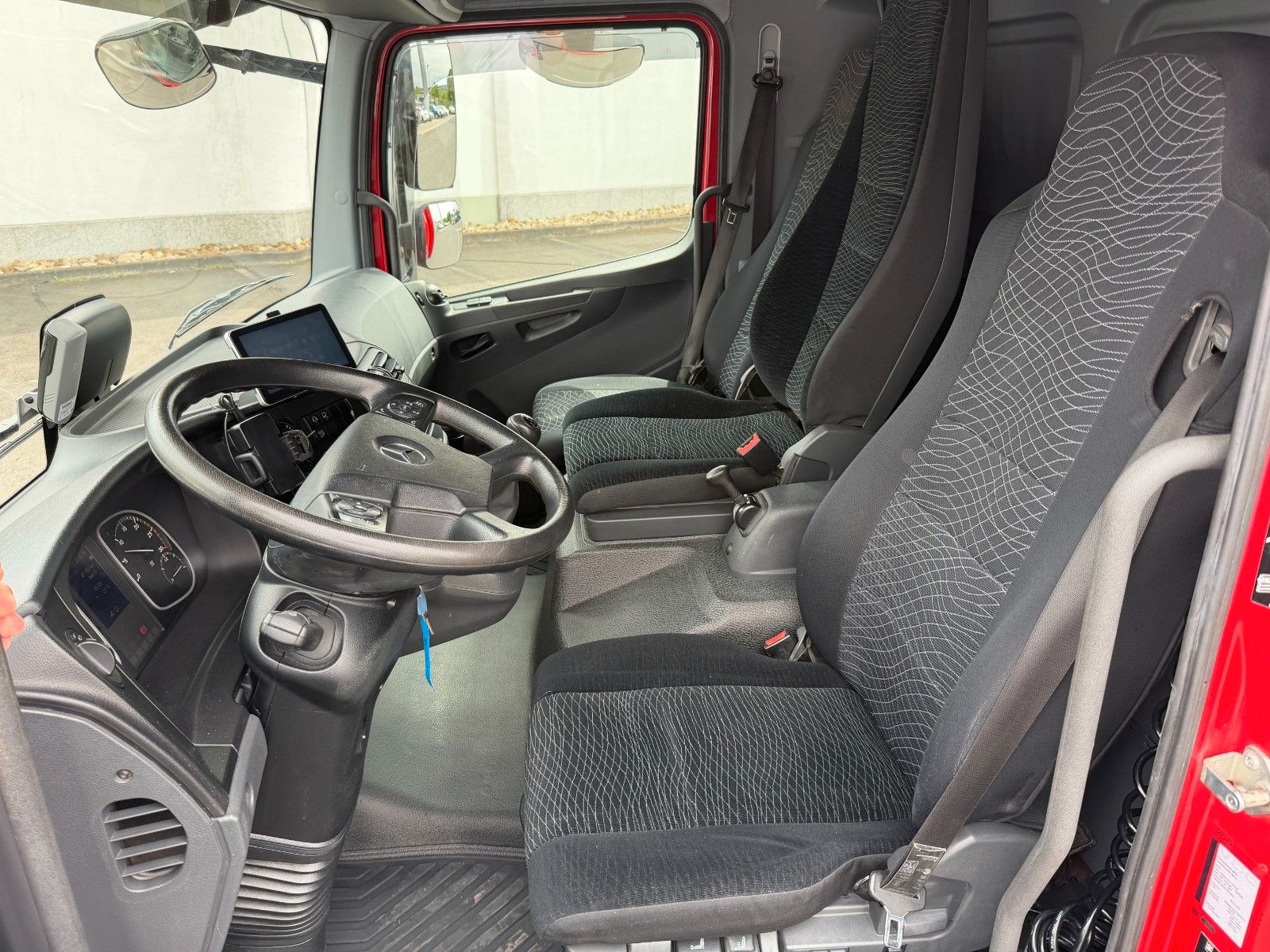 Fahrzeugabbildung Mercedes-Benz Atego 923 L 3 Sitze Standh. Ausbau