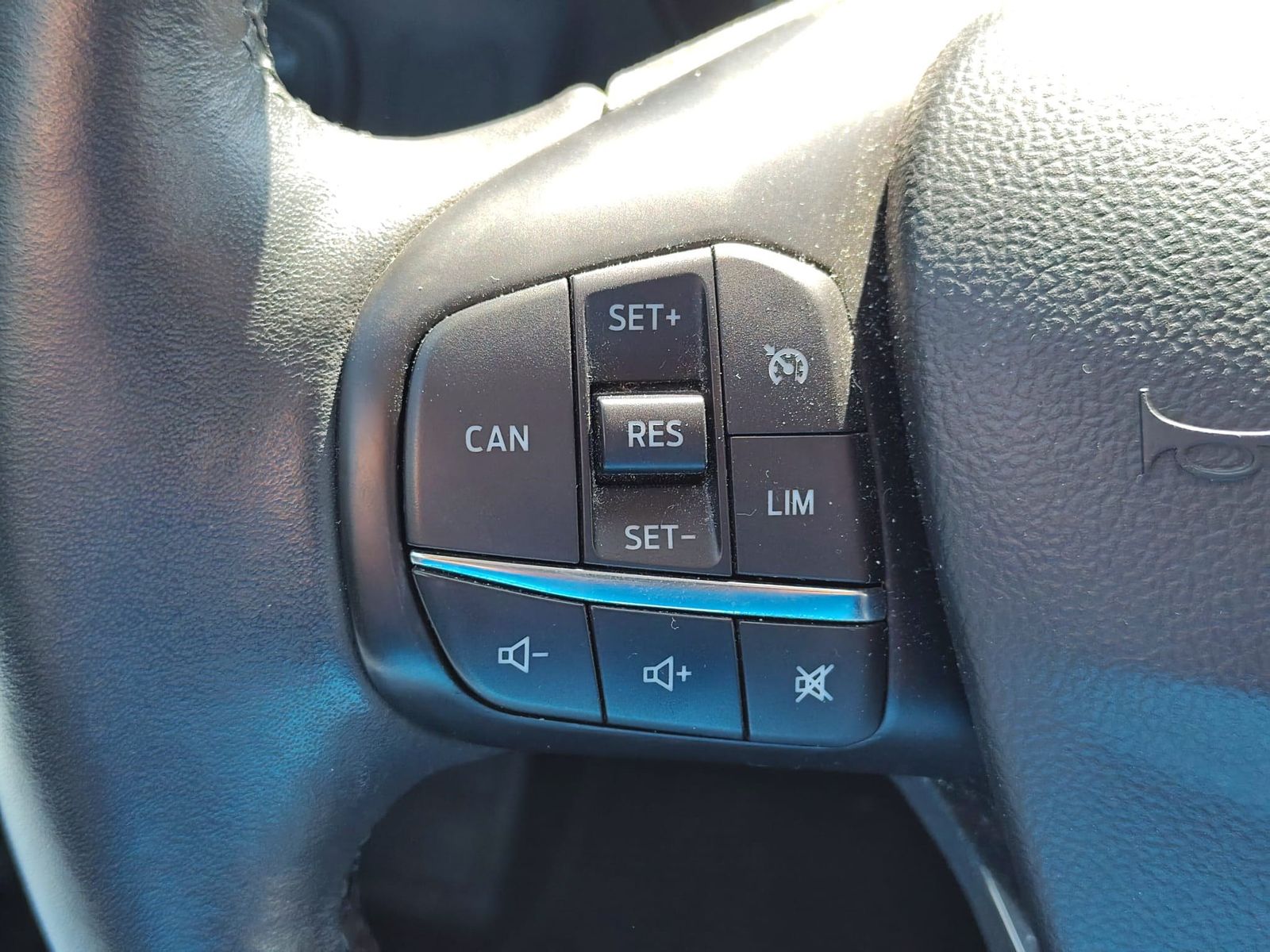 FORD Focus  Turnier 1.0 EcoBoost Cool&amp;Connect Navi – Bild 16