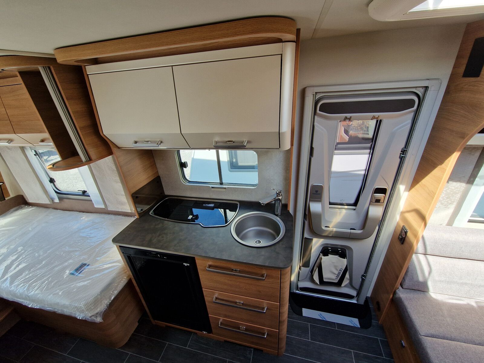 Fahrzeugabbildung Tabbert Da Vinci 460 E 2.3 1.800kg, DuoControl, GFK-Dach
