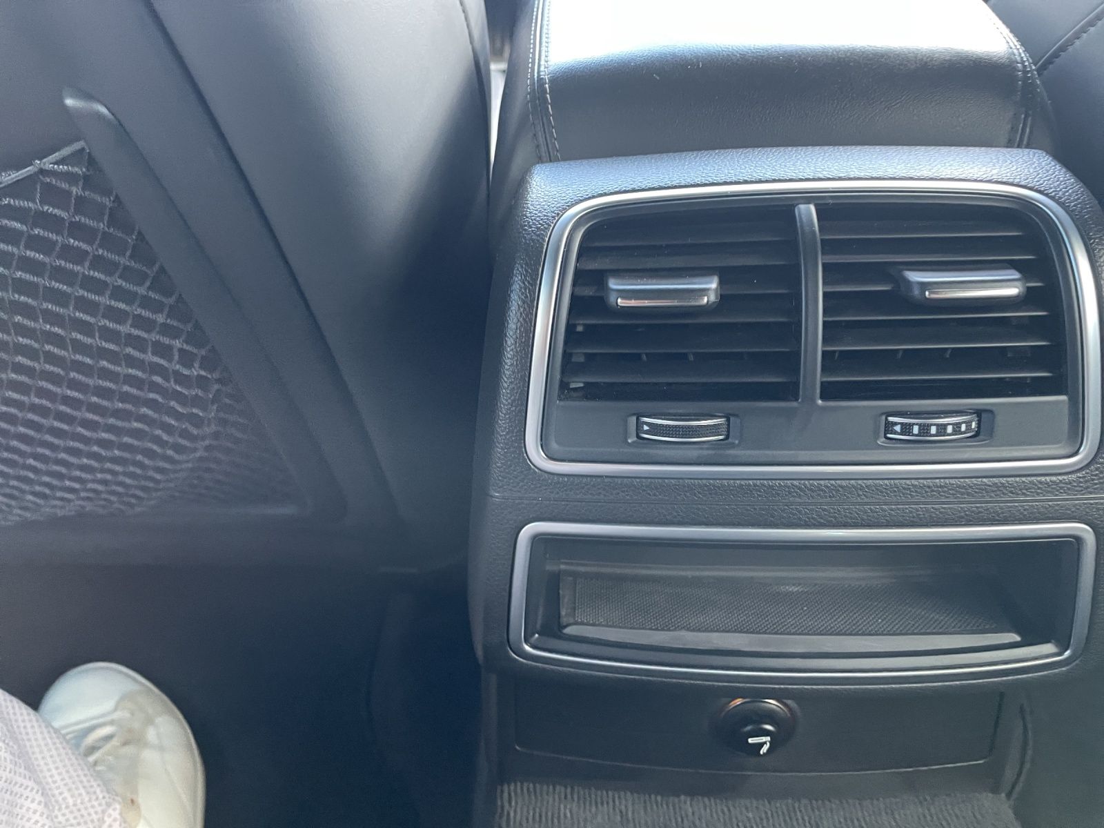 Fahrzeugabbildung Audi A6 Avant S-Line TDI LED 20" AHK STH SHZ HuD PDC
