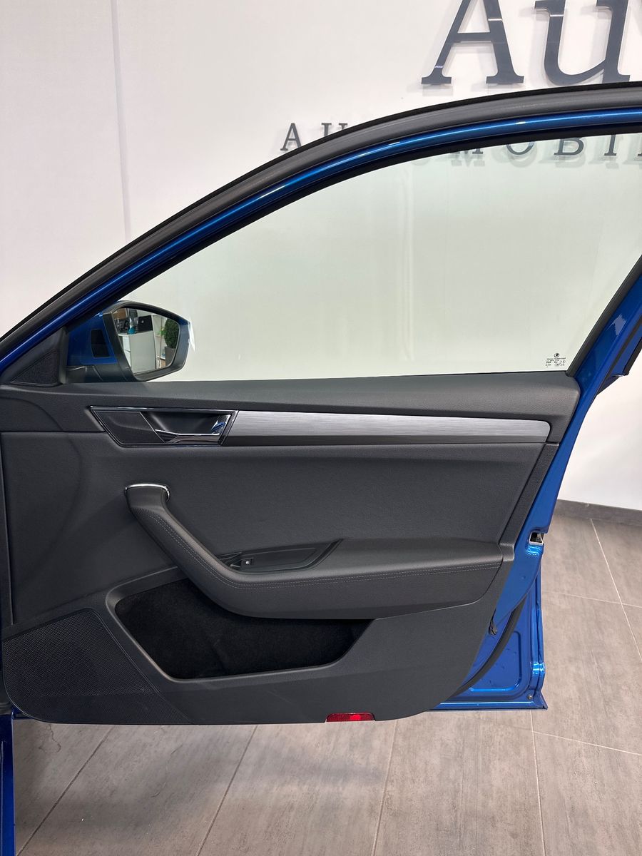 Fahrzeugabbildung SKODA Superb Combi 2.0 TDI DSG 4x4 Style NAV+LED+AHK