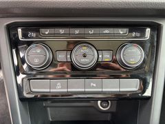 Fahrzeugabbildung Volkswagen Touran Comf. DSG Navi Sitzh Pano AHK Kamera