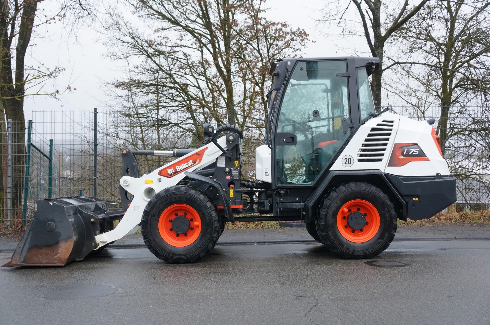 Bobcat L75 mit Schaufel & Palettengabel