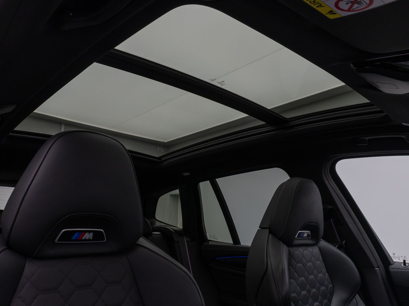 Fahrzeugabbildung BMW X3 M Competition Panorama Laser 360° HUD H/K AHK