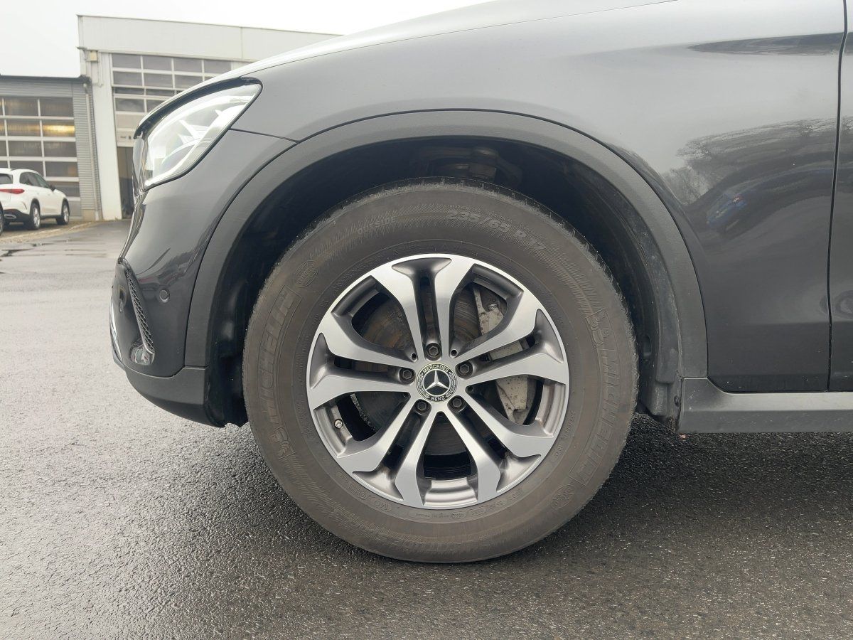 Fahrzeugabbildung Mercedes-Benz GLC 220 d 4M LED/Tempomat/Kamera/AHK
