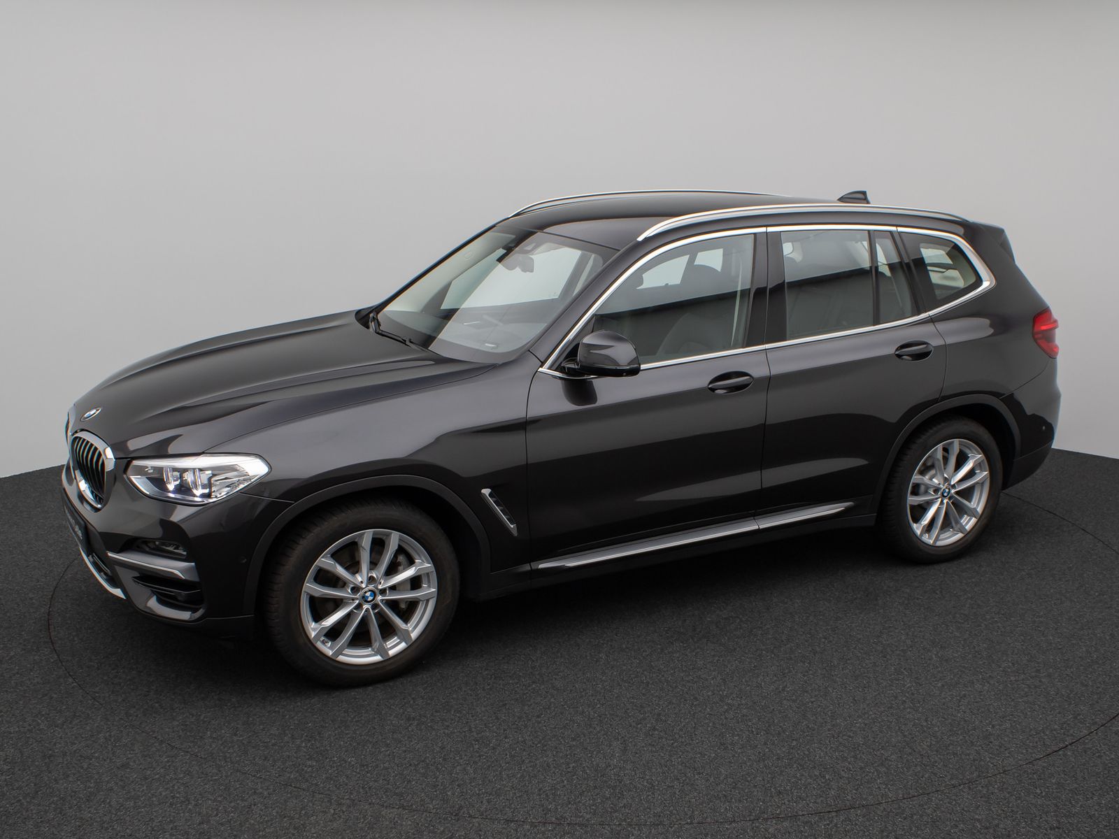 Fahrzeugabbildung BMW X3 xD30d LuxuryLine 360°HUD DAB HiFi AHK Komfort