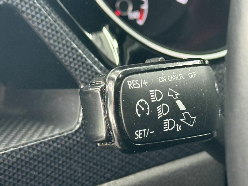 Volkswagen Touran 2.0 TDI United, 7-Sitzer, Navi, Pano, AHK, миниатюра 18