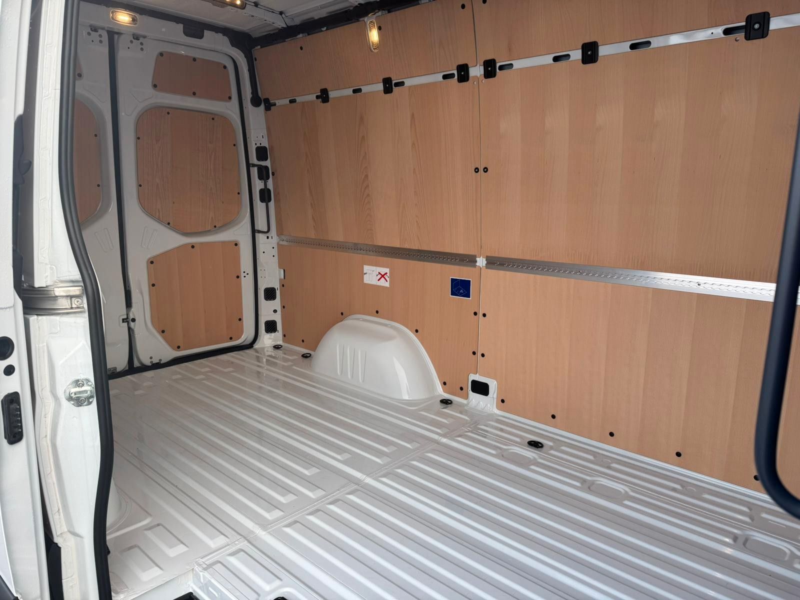 Fahrzeugabbildung Mercedes-Benz Sprinter 317 CDI 3665 9G AHK 3,5to Klima LED