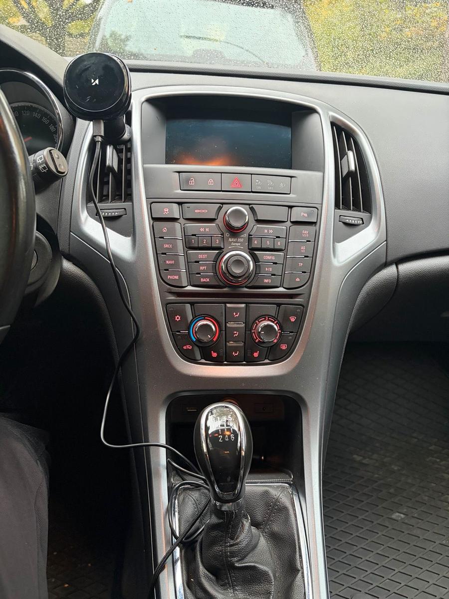 Opel Astra 2014 — photo 6