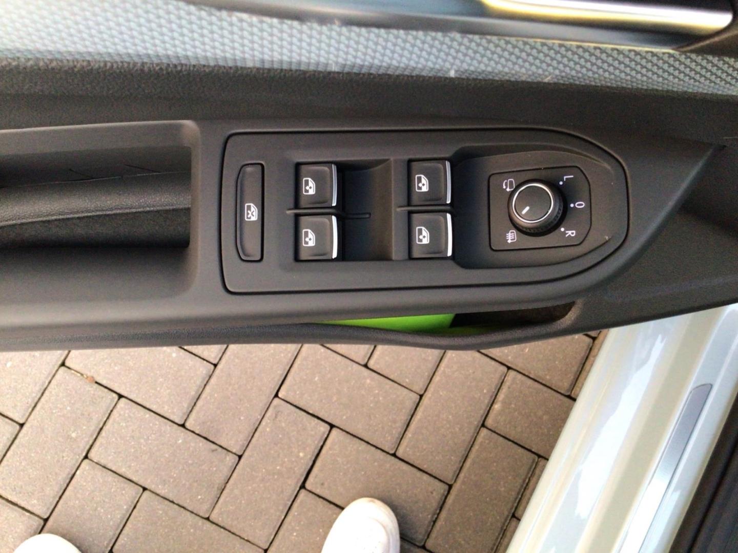 Volkswagen Golf VIII 1.5 eTSI 110 kW ENERGY Digitales Cockp, миниатюра 14