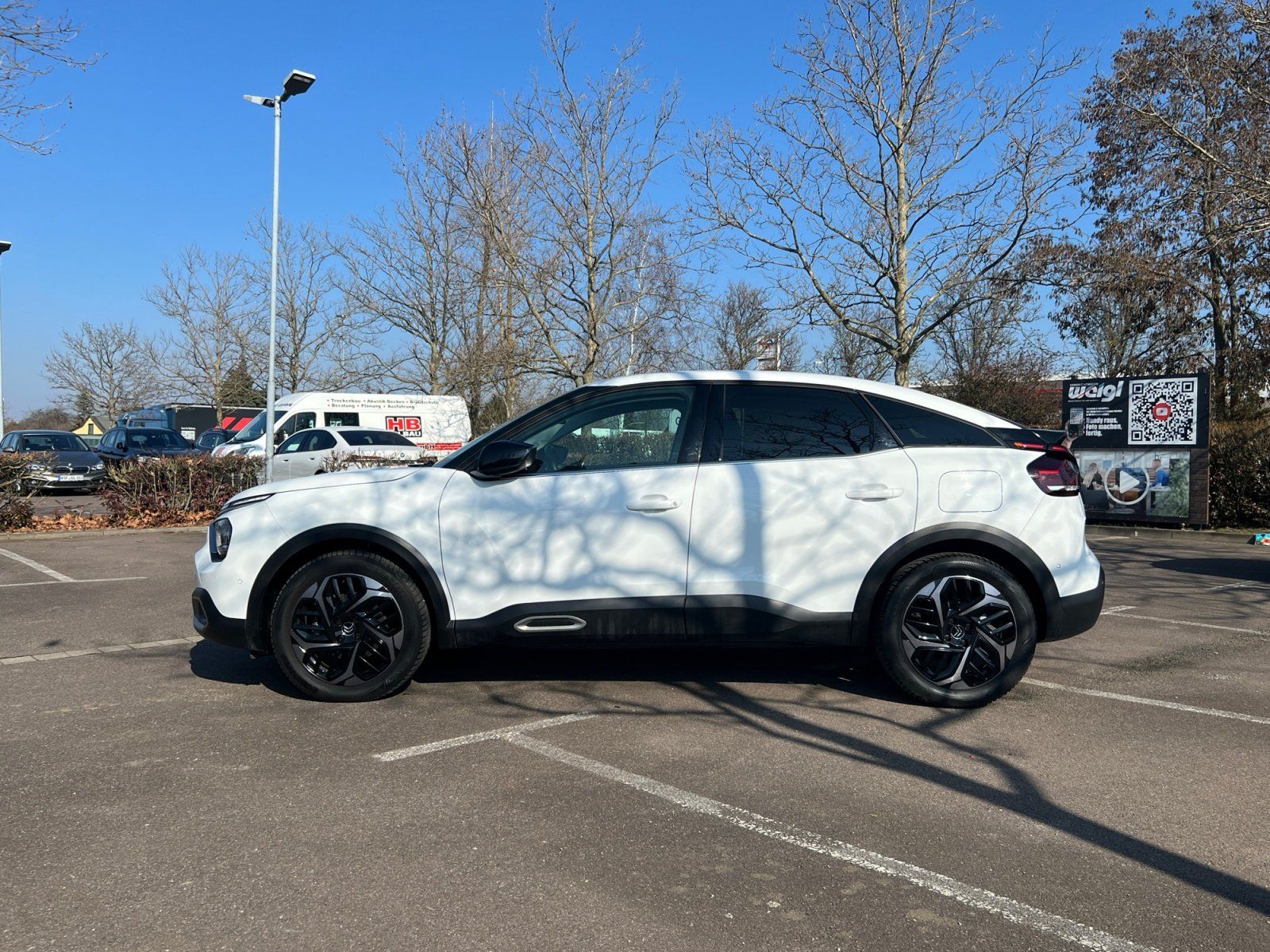 Fahrzeugabbildung Citroën C4 PureTech 130 Shine Kälte Paket Navi DAB Klima