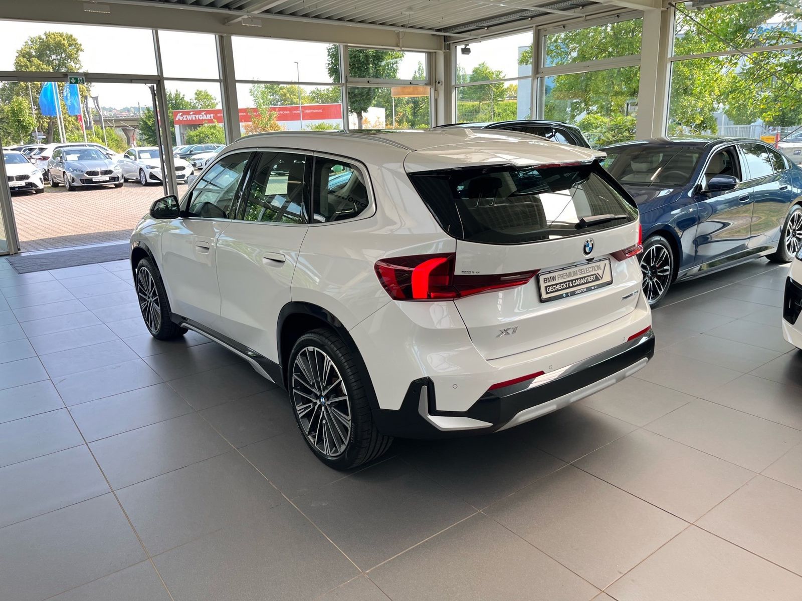 BMW X1 xDrive23i xLine AHK 20 Lenkradhzg Pano elekt foto 5