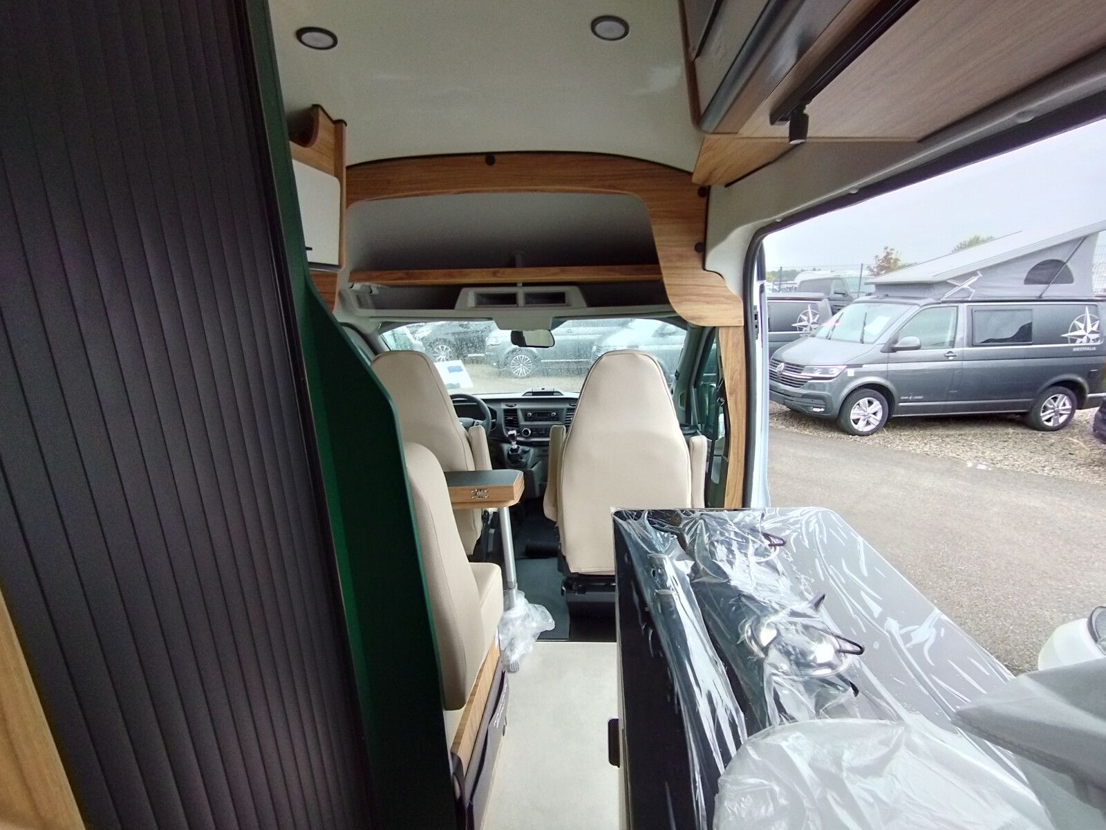 Fahrzeugabbildung Karmann Dexter 4x4 DE 560 AW Solar, Markise, 170 PS 6DE