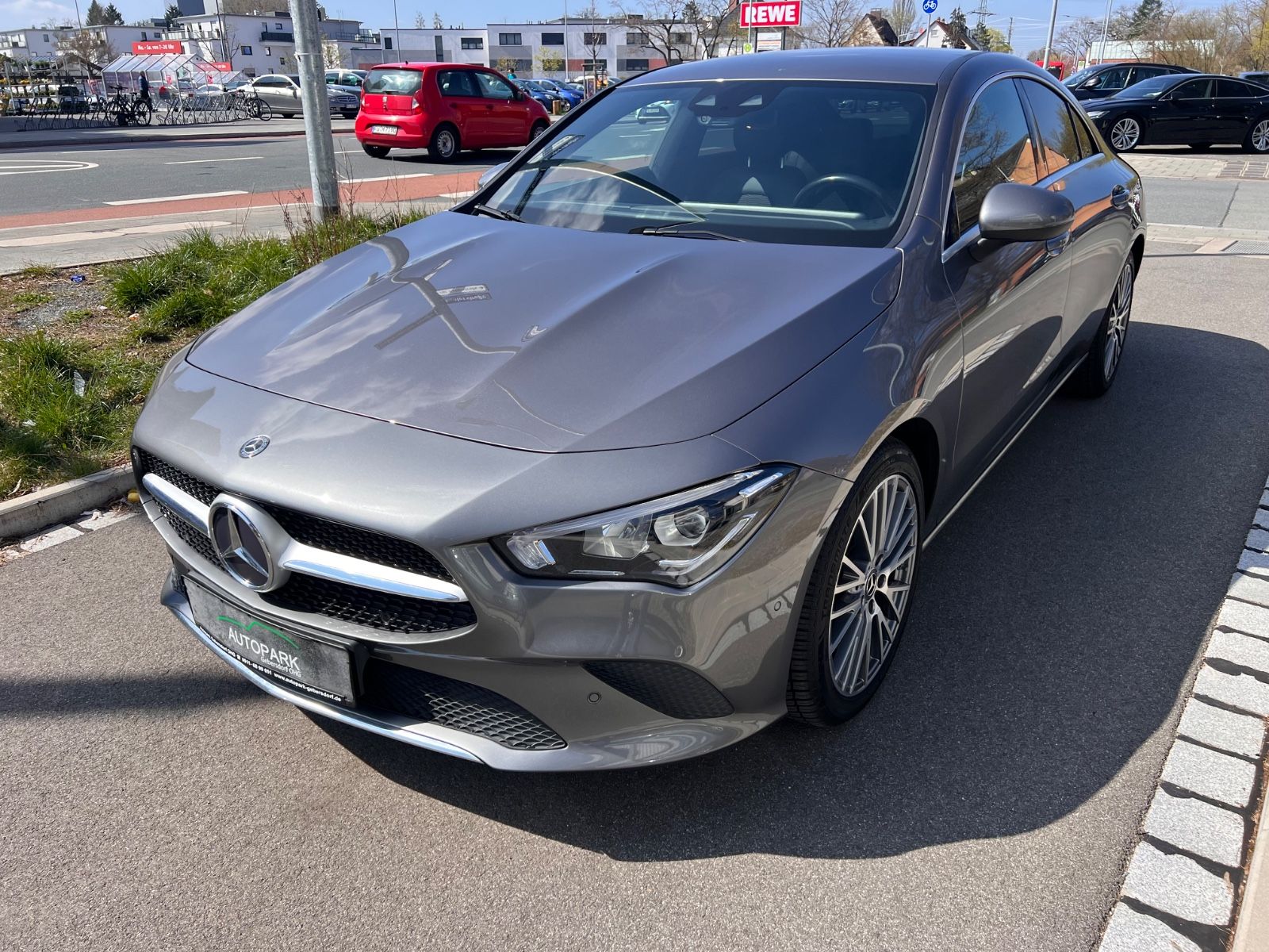 MERCEDES-BENZ CLA 180/Navi/SHZ/PDC/Kamera/LED