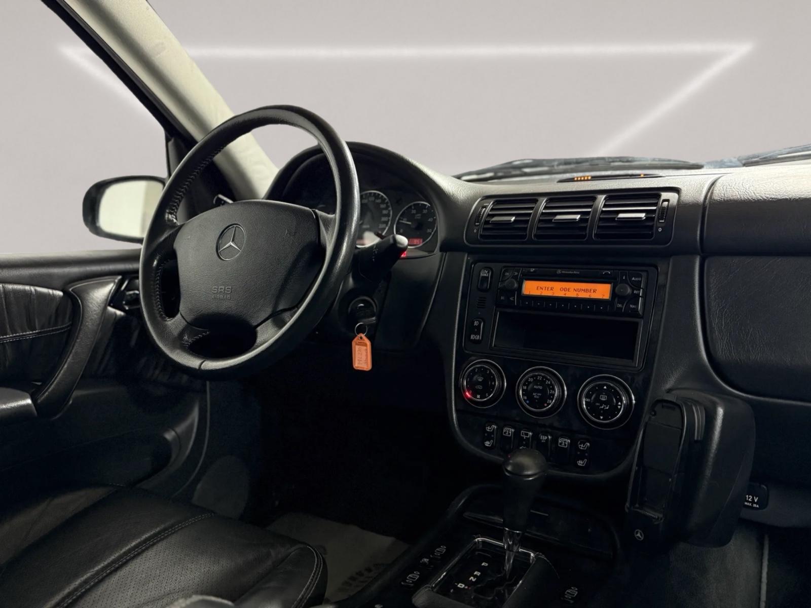 Mercedes-Benz ML270 2004 — photo 11