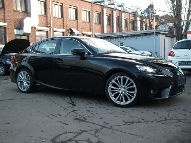 Lexus IS 300 Hybrid