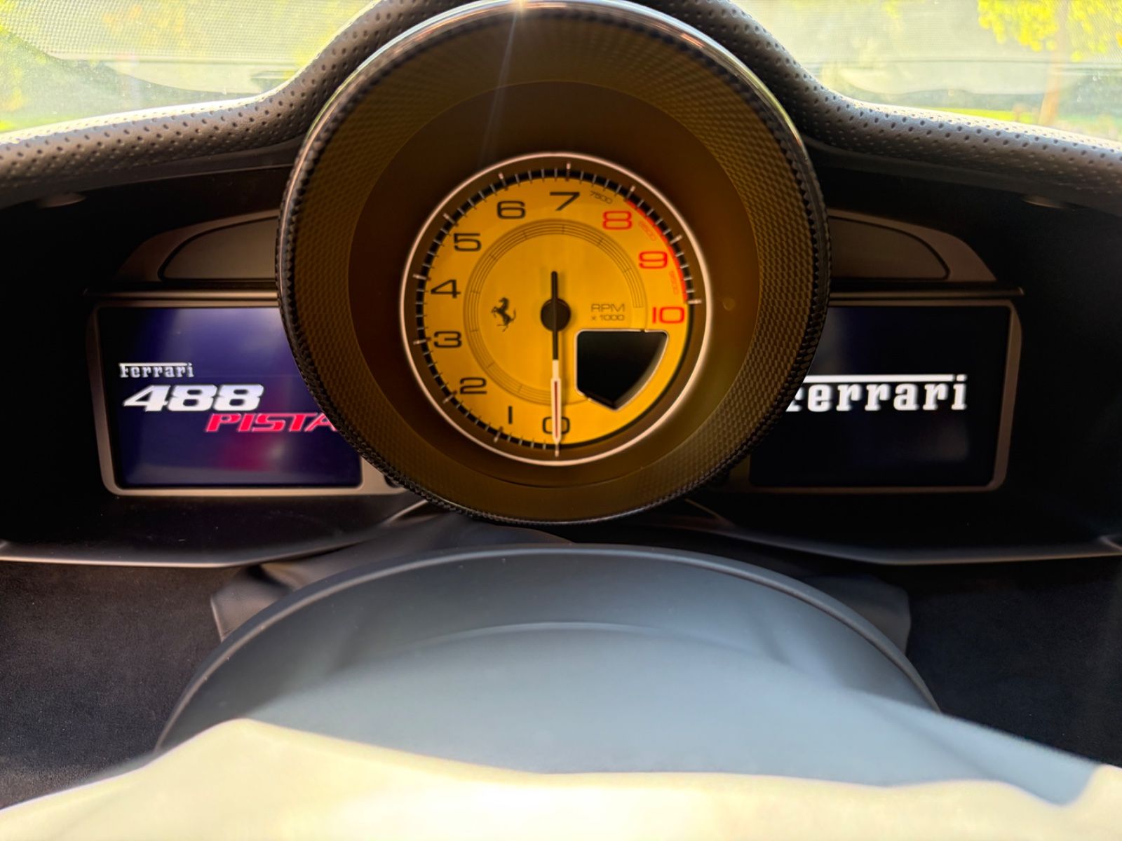 FERRARI 488 Pista 21