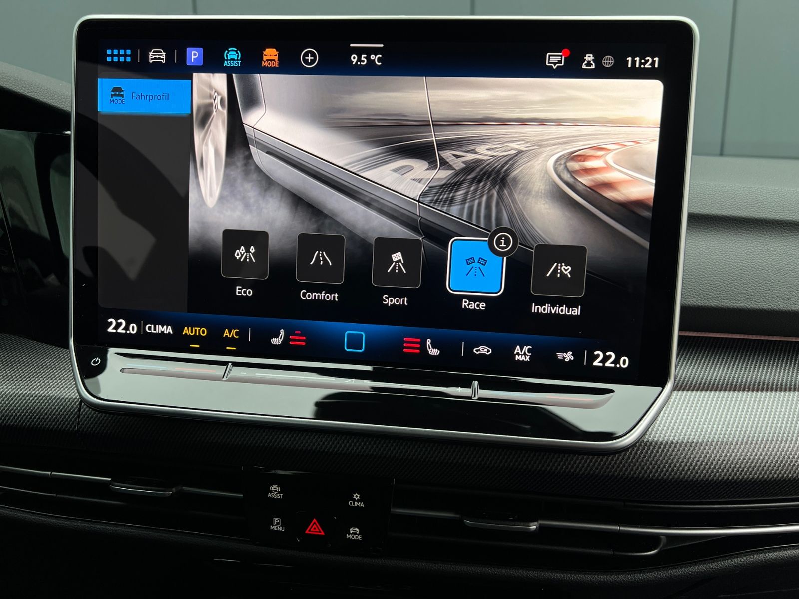 Fahrzeugabbildung Volkswagen Golf VIII R 2.0 TSI DSG 4MOTION *IQ.Light, Black