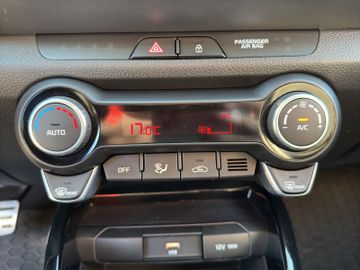 Kia Stonic 1.0T DCT7 Platinum Edition Kamera SHZ