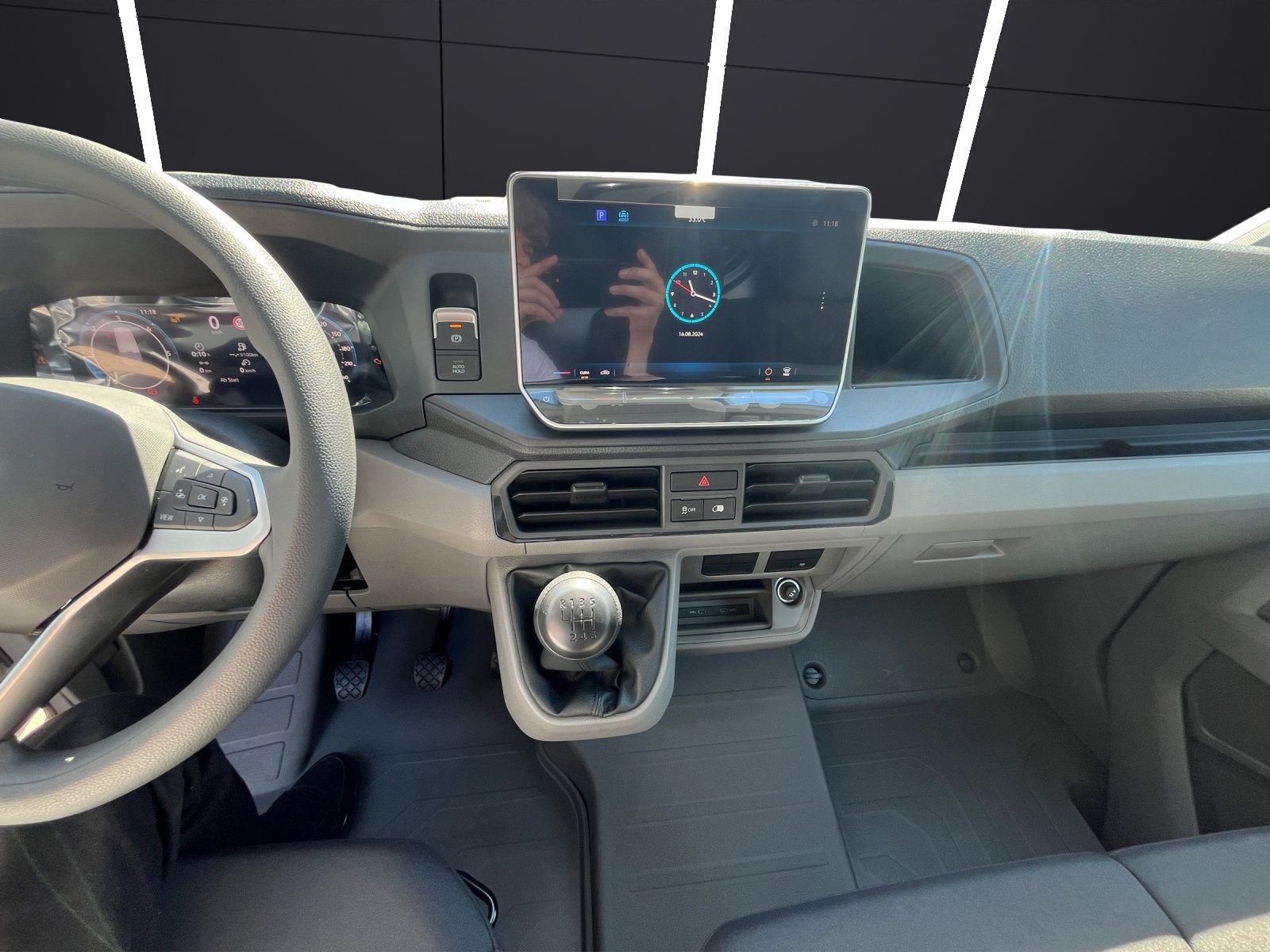 Fahrzeugabbildung Volkswagen Crafter Kasten 35 MR Klima RFK DAB
