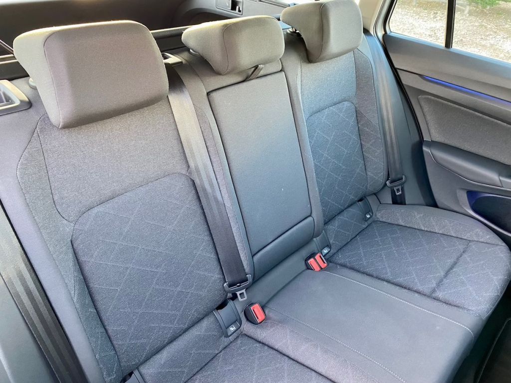 Fahrzeugabbildung Volkswagen Golf Variant 1.5 DSG Life AAC LED SHZ CARPLAY