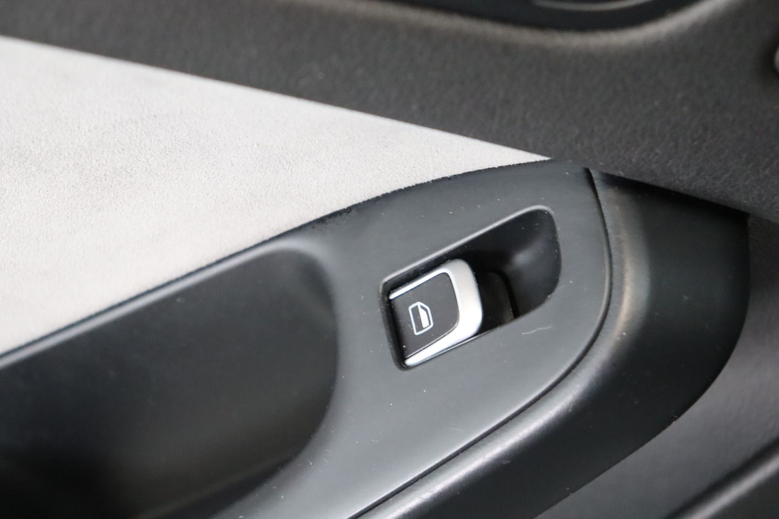 Fahrzeugabbildung Audi A4 3.0 TDI S tronic * Xenon * Navi * el. Sitze
