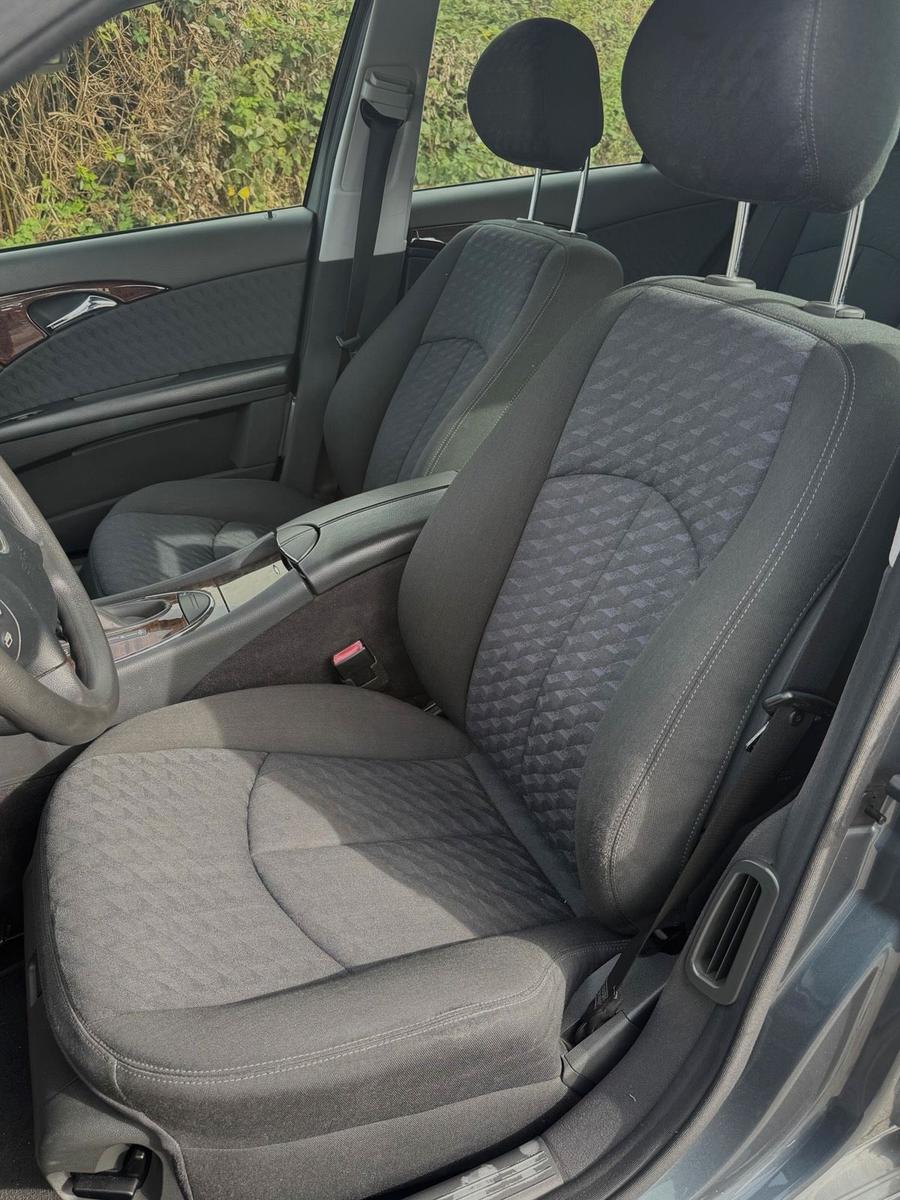 Mercedes-Benz E320 2006 — photo 10