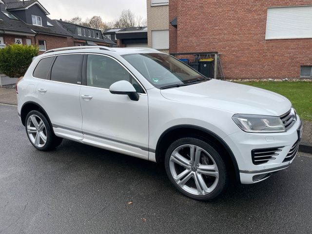 Volkswagen VW Touareg V6 3.0L TDI 4M R-Line Executive