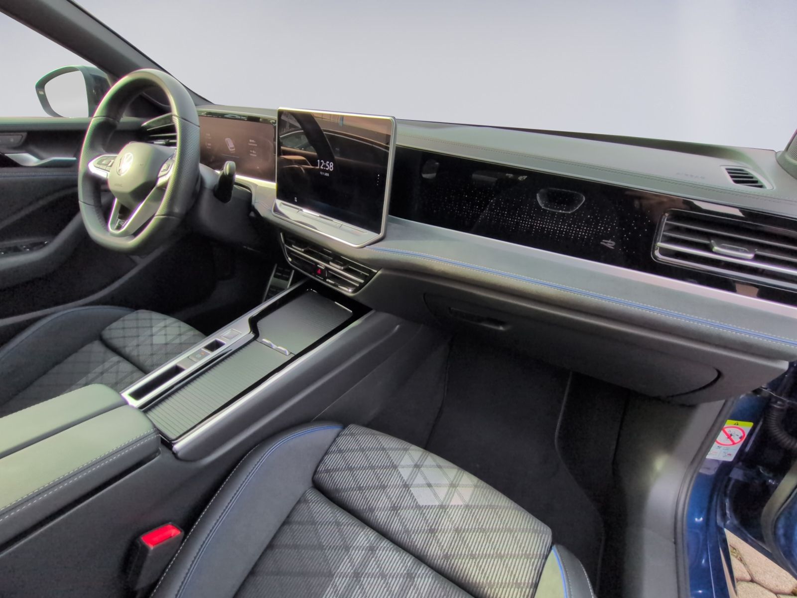 Passat Variant 1.5 TSI eHybrid R-Line AHK+MATRIX