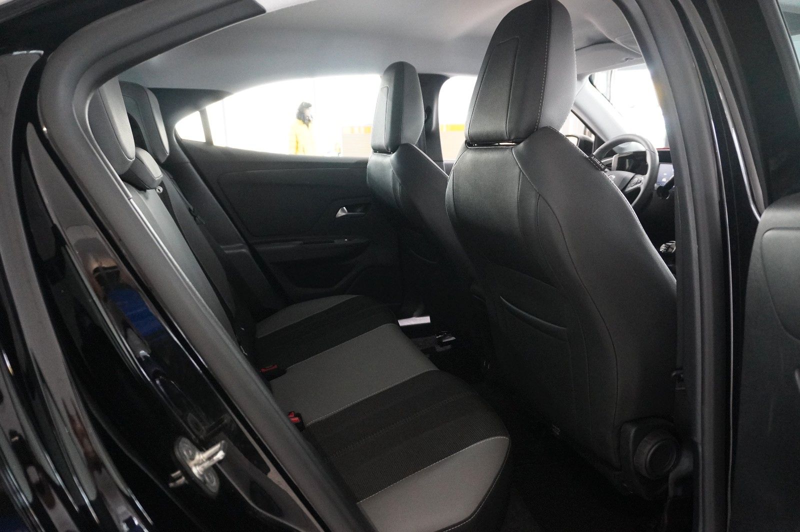 Fahrzeugabbildung Opel Mokka ELEGANCE 1.2T NAVI/LED/KAMERA/SPORT/SH/DAB