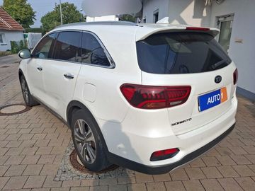 KIA Sorento - 4