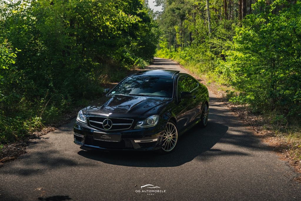 MERCEDES-BENZ C 63 AMG Coupe*H&K*PANO*LEDER*LED*MEMORY*DISTRON MERCEDES-BENZ C 63 AMG Coupe*H&K*PANO*LEDER*LED*MEMORY*DISTRON