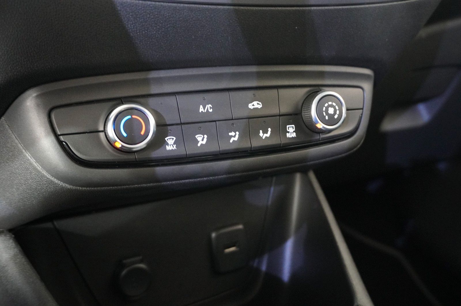 Fahrzeugabbildung Opel Crossland (X) 1.2 EDITION NAVI/LED/KAMERA/DAB+