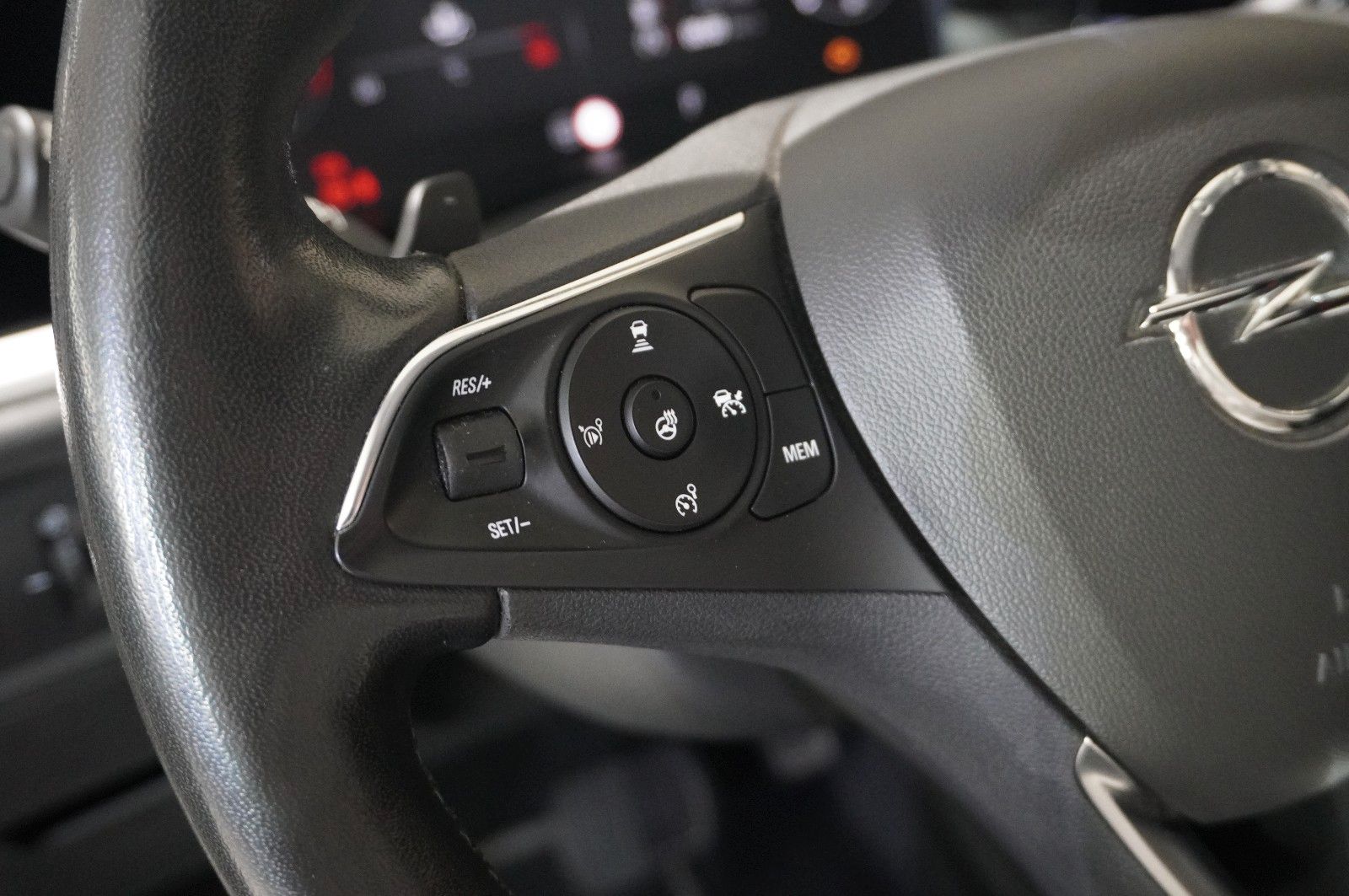 Fahrzeugabbildung Opel Grandland (X) 1.5D ELEGANCE NAVI/LED/KAMERA/AHK