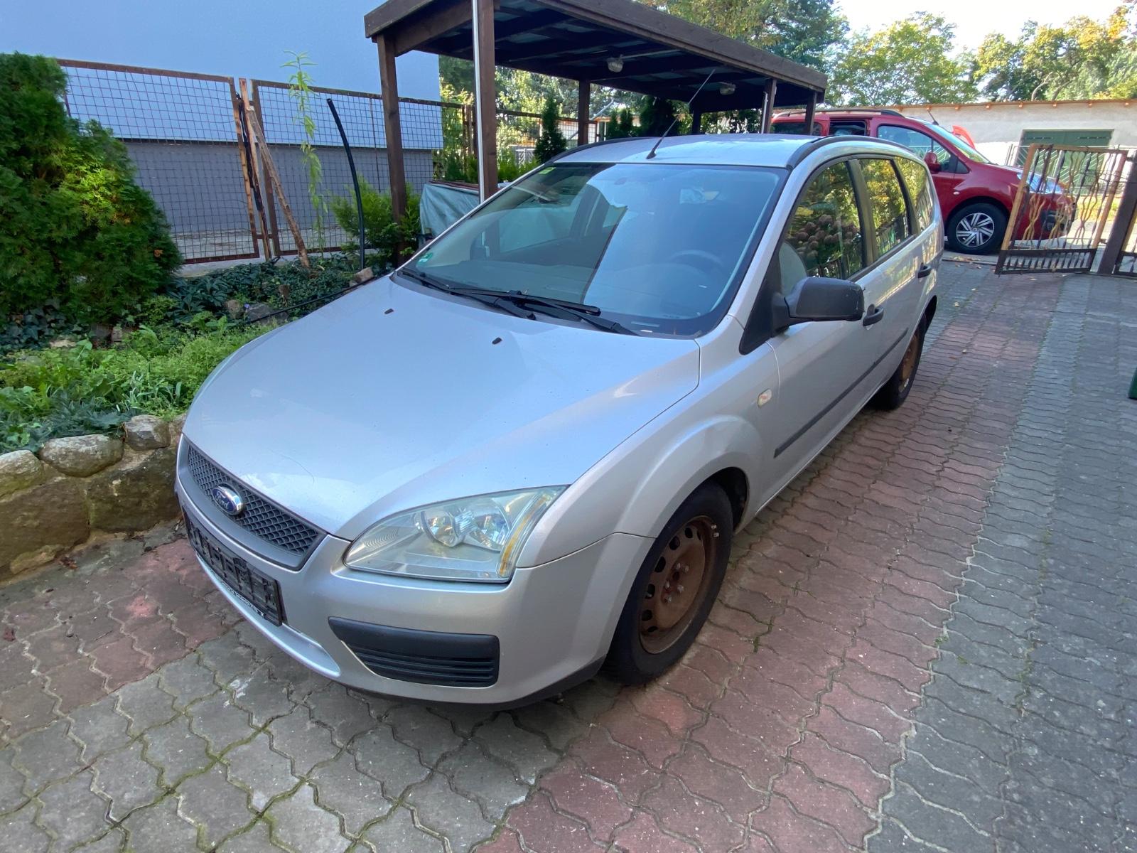 Ford Focus 2006 — engine 1.596 cm³, 101 HP (74kW)