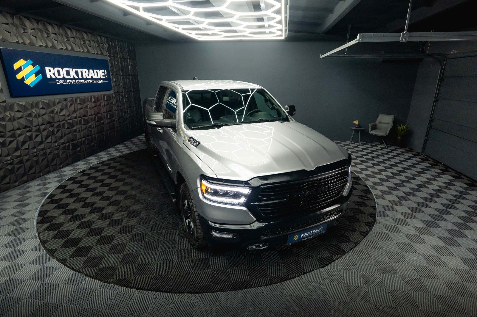 Fahrzeugabbildung Dodge RAM 5.7 V8 HEMI 4x4 OFFROAD Night-Paket *LED*