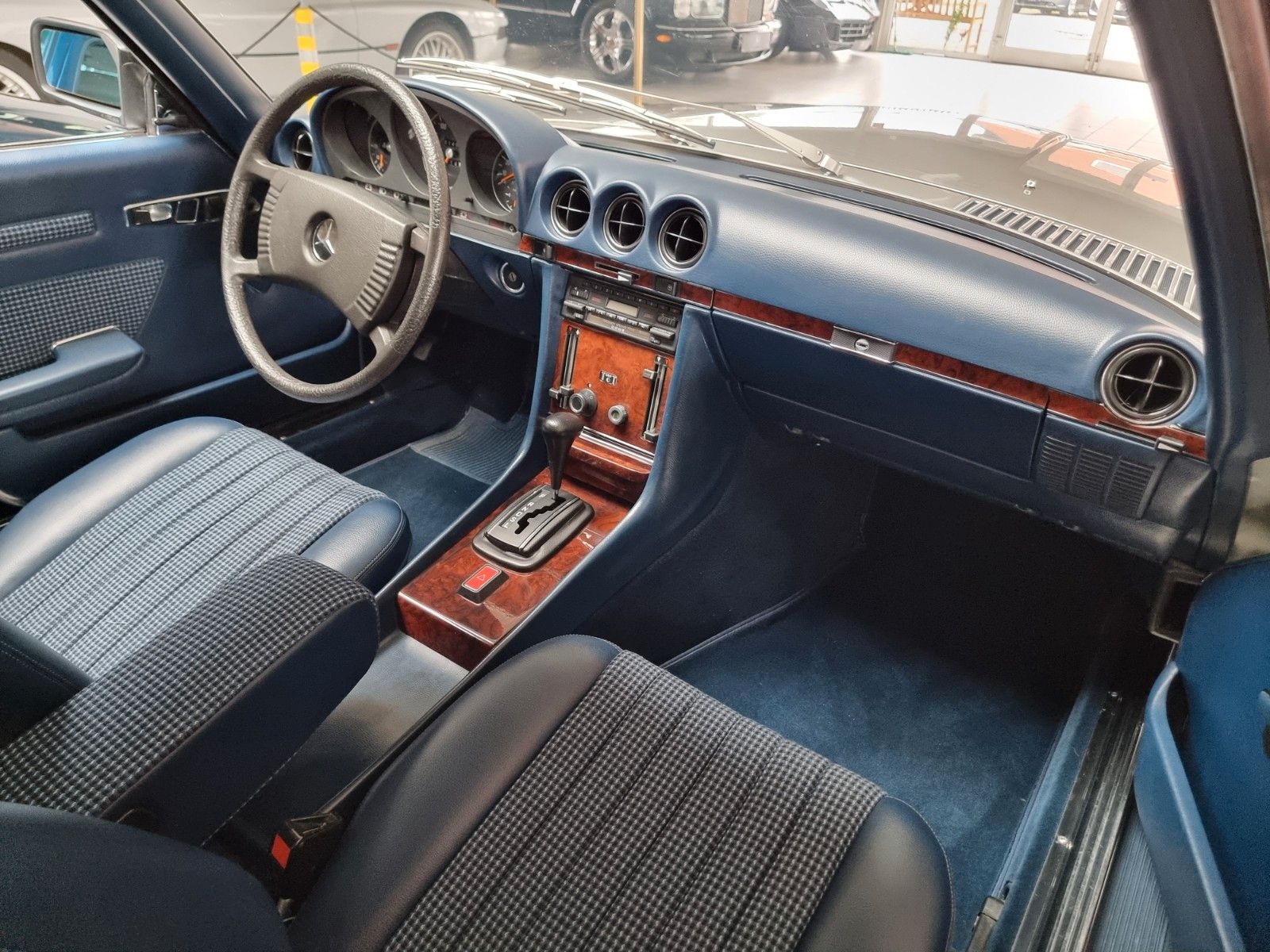 Fahrzeugabbildung Mercedes-Benz 450 SLC/1. Hand/Deutsch/Original 13.900 km!