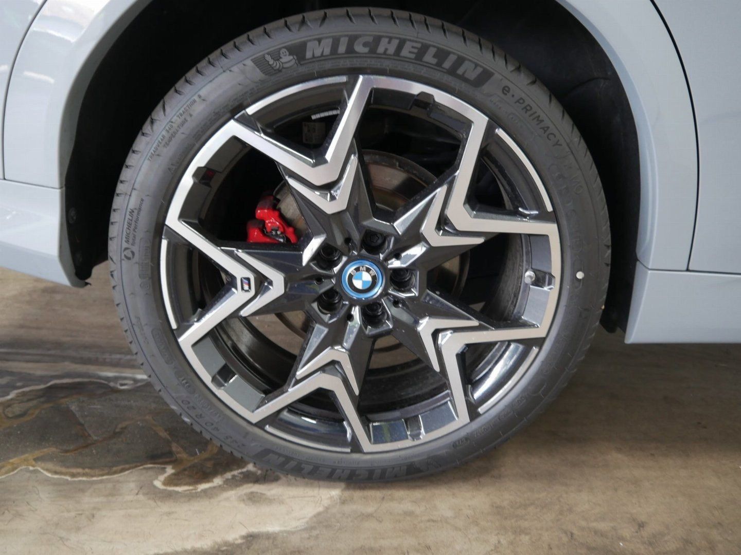Fahrzeugabbildung BMW iX2 20" M LMR | M Sportpaket pro | Aktivsitz für